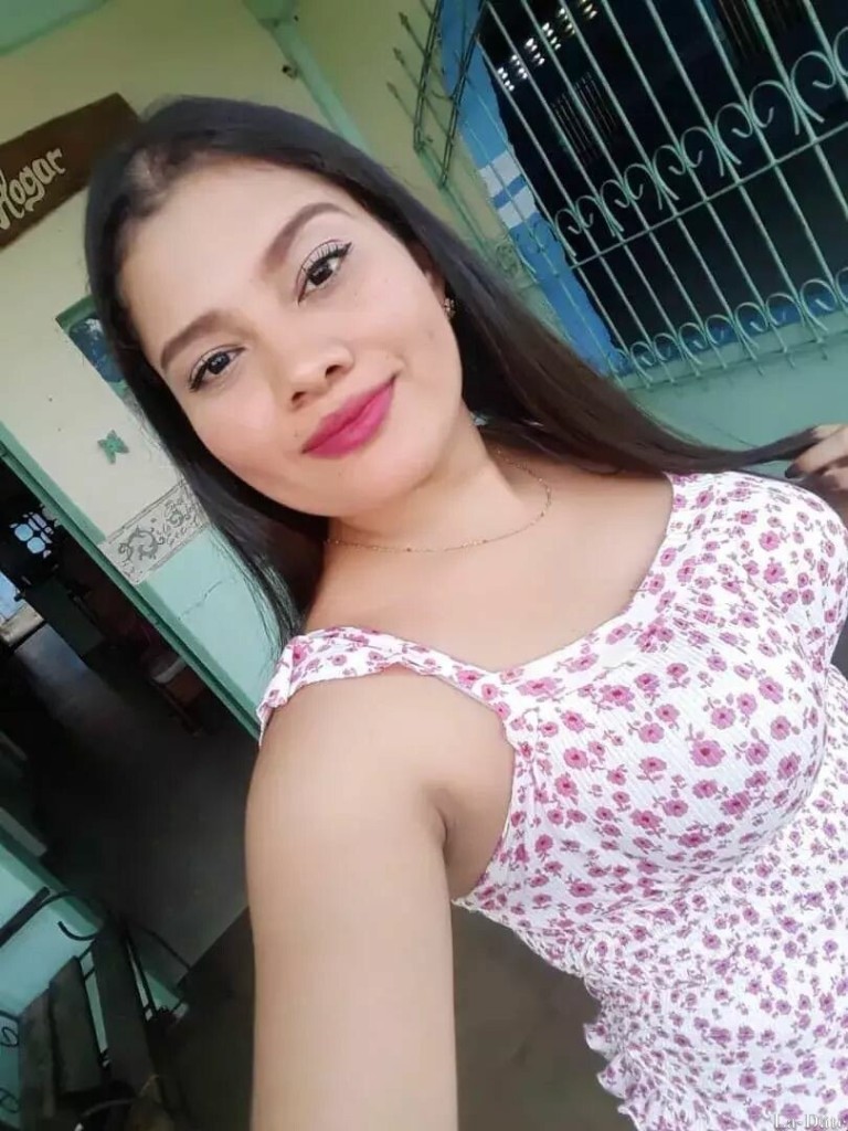 Veronica, 28