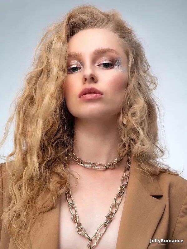 Anastasia, 20