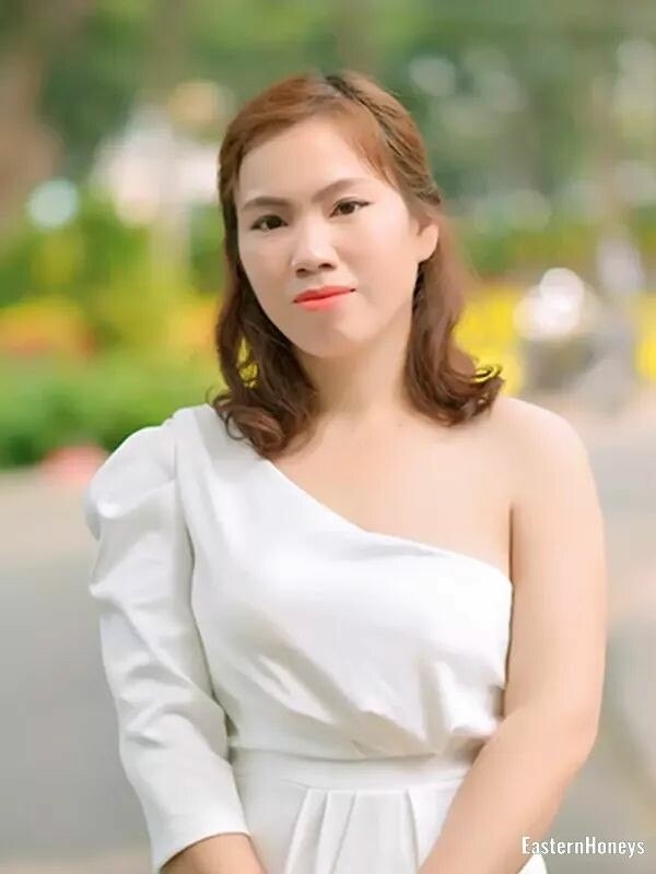 Nhung, 31