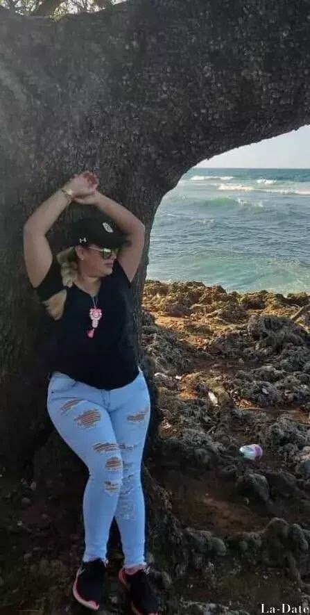 Yaline, 36