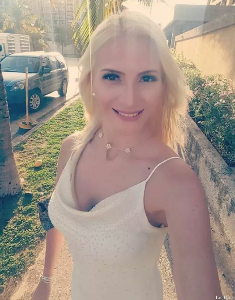 Ana, 35