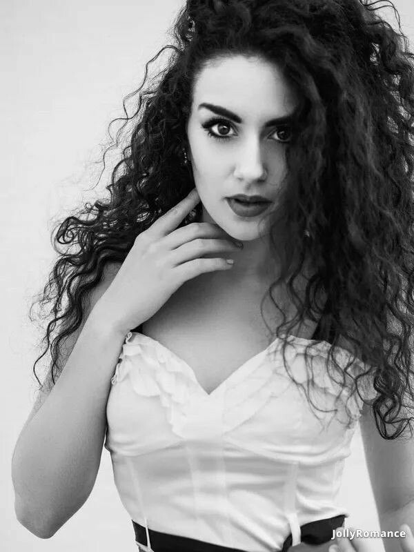 Victoriia, 22