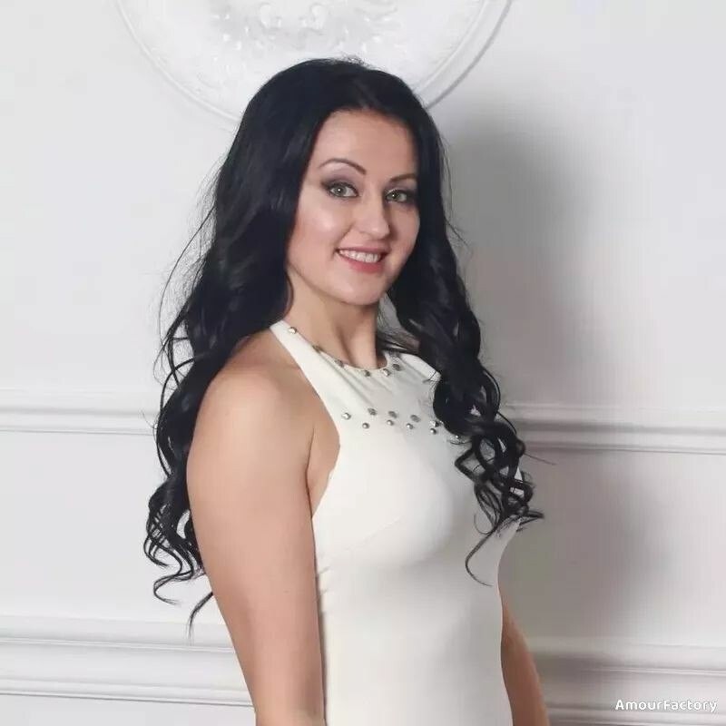 Yana, 44
