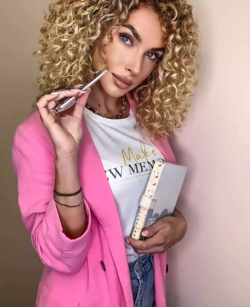 Elena, 34