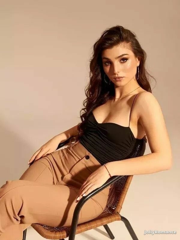 Julia, 19