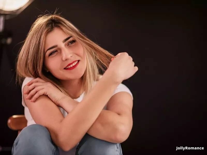 Nelia, 25