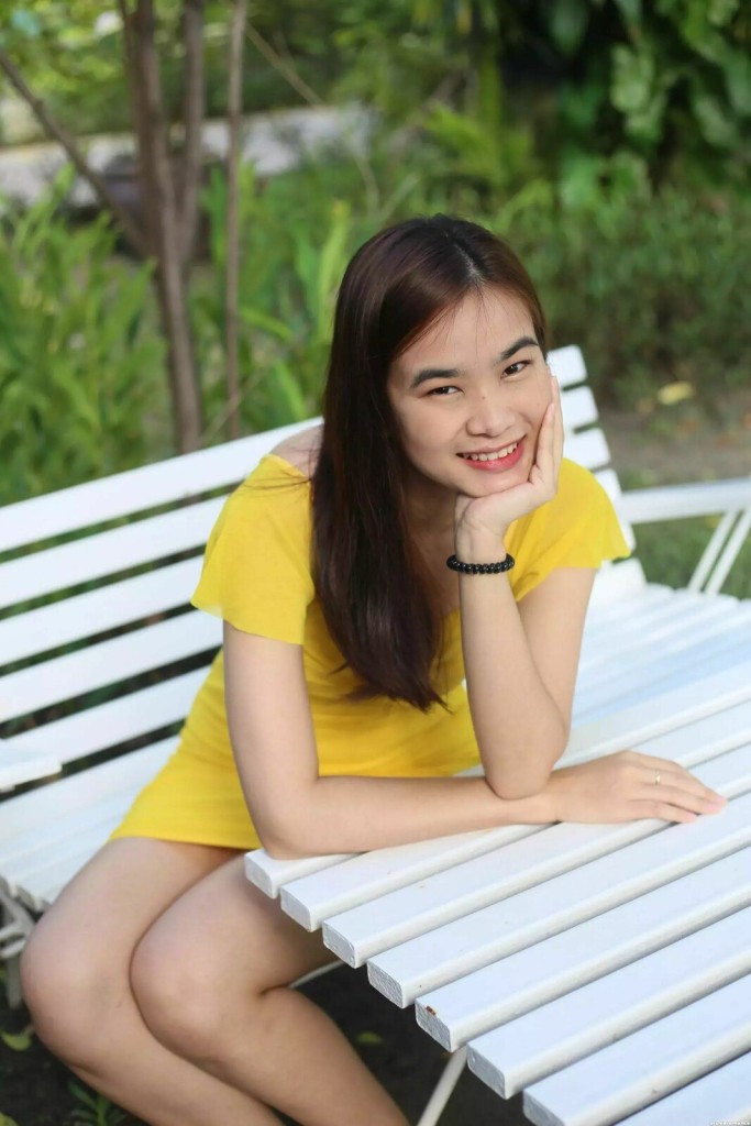 Holly, 25